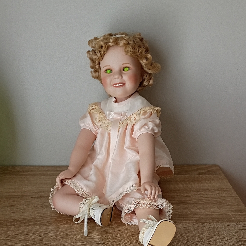 Danbury Mint 1996 Little Miss Shirley Temple Fine Porcelain Doll UV Reactive